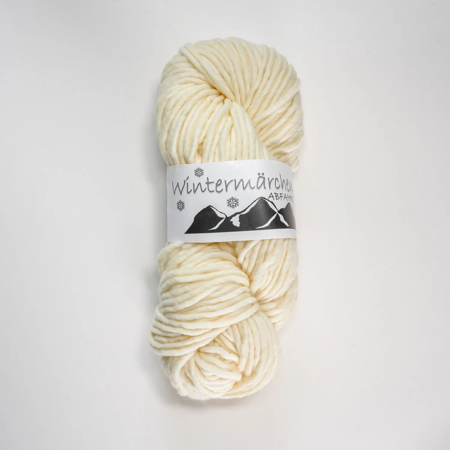 schmusewolle-wintermaerchen-abfahrt “Wintermärchen - Abfahrt” 1/1, 100 % wool – 100 gr skein