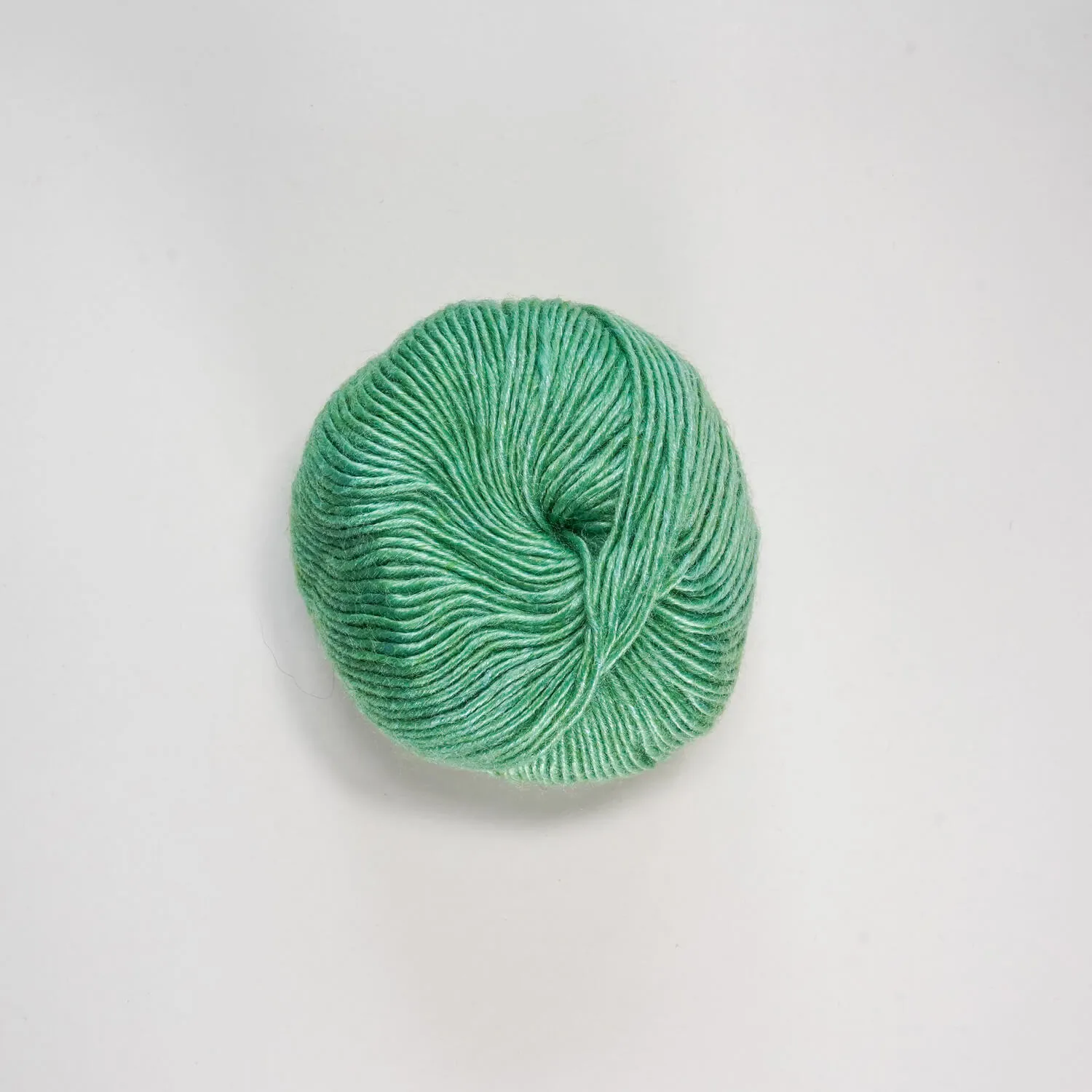 schmusewolle-metallica-gruen „Metallica“ green, 50 gr balls – 55 % rayon/24 % virgin wool/21 %cotton