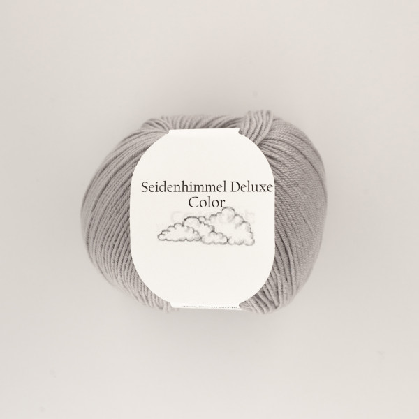 “Seidenhimmel Deluxe” 09 thatch grey, 50 gr balls – 75 % Merino wool extra fine/25 % silk