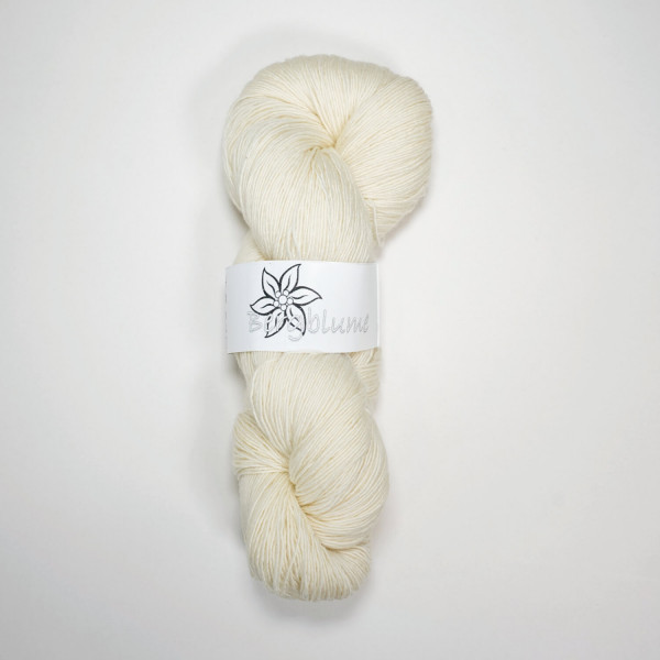 “Bergblume” 5,8/1, 100 % wool extra fine – 100 gr skein – mulesing free